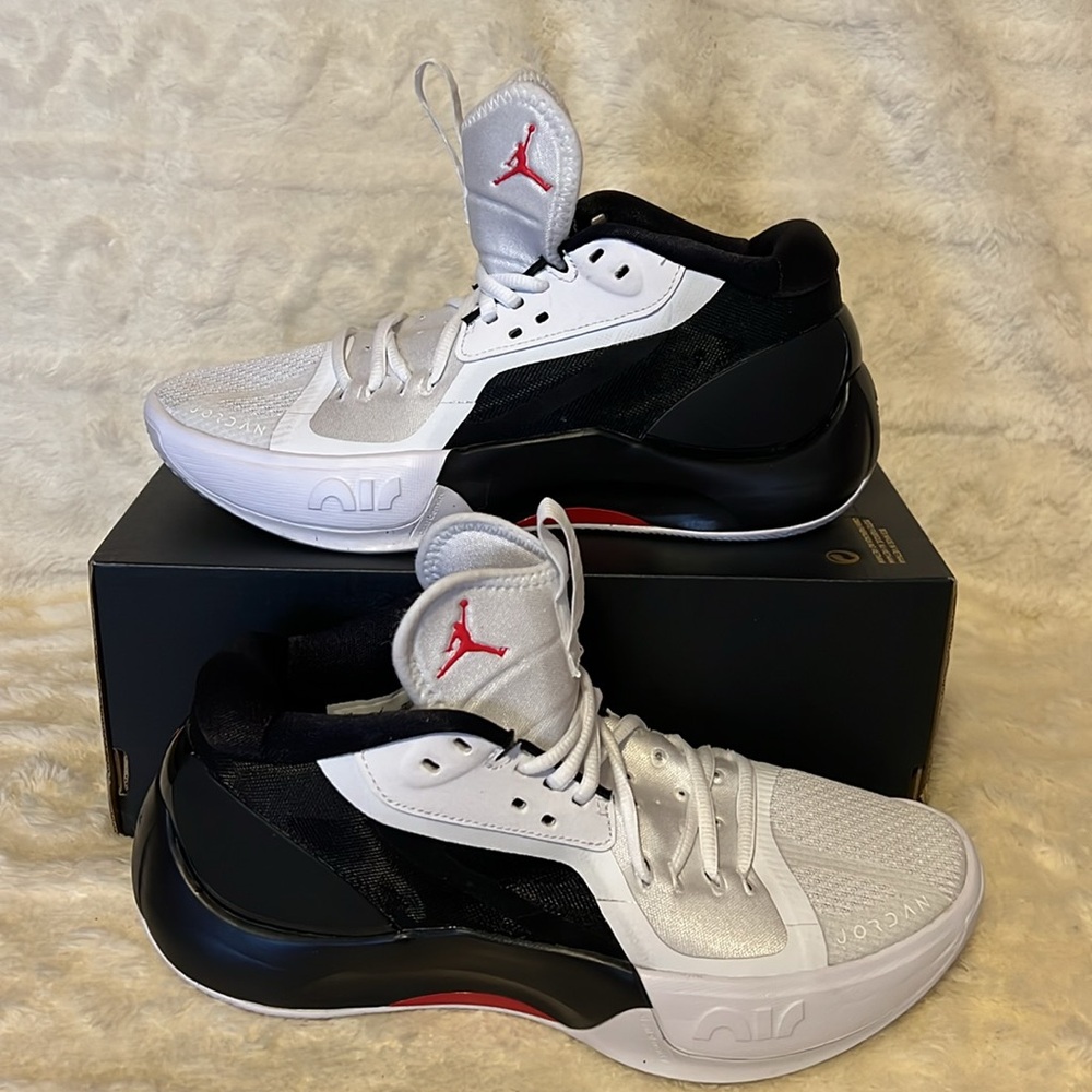 Jordan Men's Zoom Separate Basketball Shoes Men’s Size 10.5 Women’s Size 12